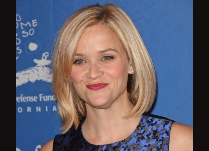 Reese Witherspoon - Blonde bob with beveled ends