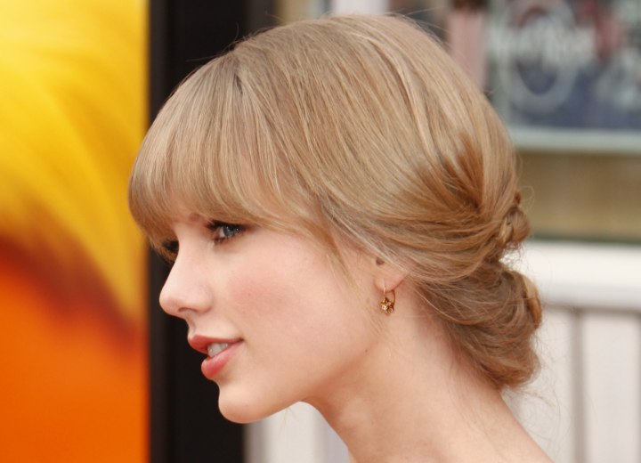 Taylor Swift - Blonde updo with a low bun