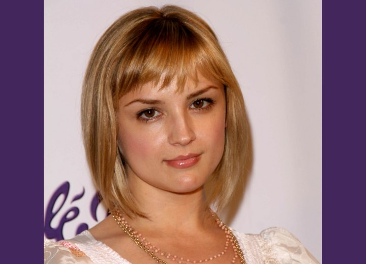 Rachael Leigh Cook - New and shorter A-line bob haircut