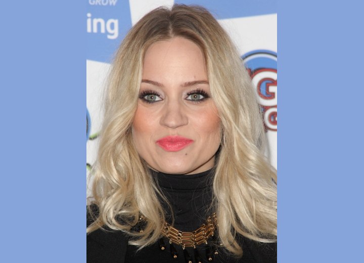 Kimberly Wyatt - Hairstyle to accentuate the cheekbones