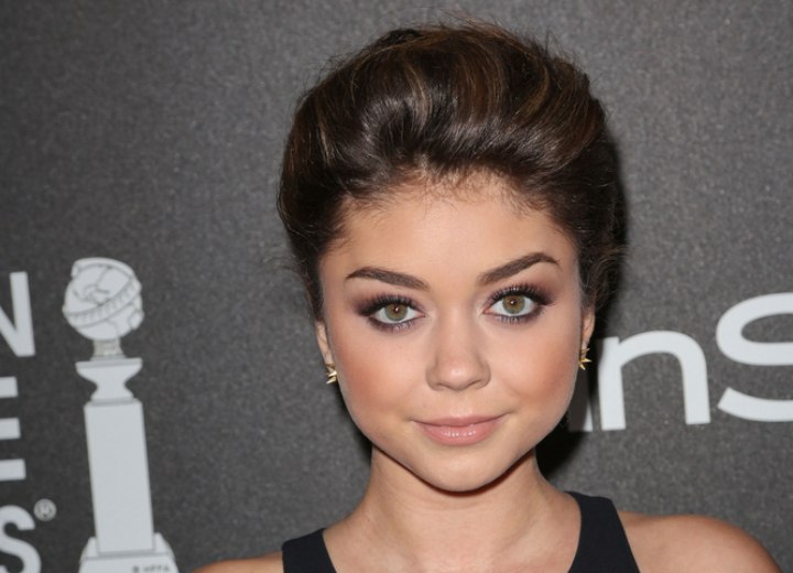 Sarah Hyland's up-style to mimic a pixie cut look
