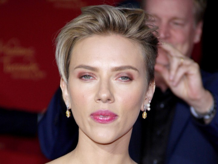 Scarlett Johansson with her hair in a pixi cut