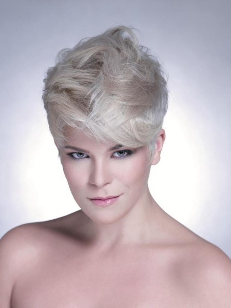 Short pixie cut hair with lifted roots