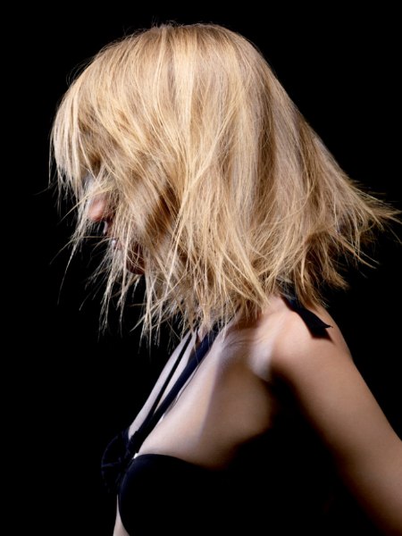 Shoulder-length bob with a trendy trapeze shape
