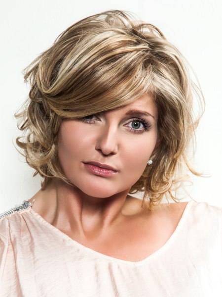 Easy-to-wear hairstyle with curls