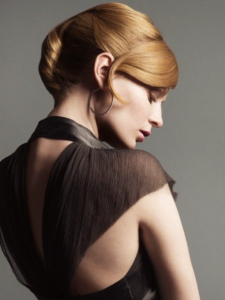 Elegant upstyle for blonde hair with a reddish shine
