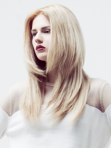 Hairstyle with tapered sides for thick, long hair