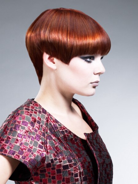 Sleek and shiny short hairstyle to make a statement