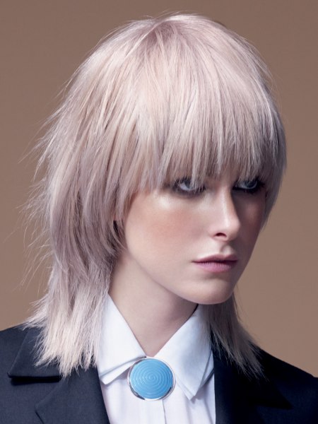 Collarbone-length hair with long, jagged bangs