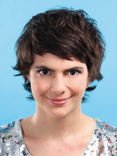 Short hair for a casual girl-next-door look