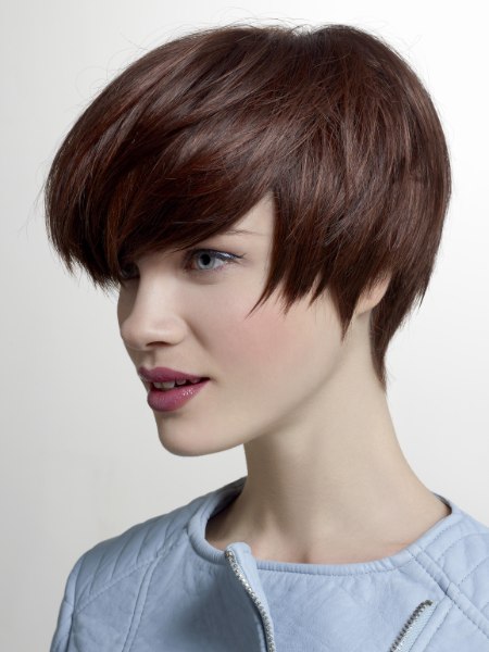 Pixie cut with an elongated line in the neck