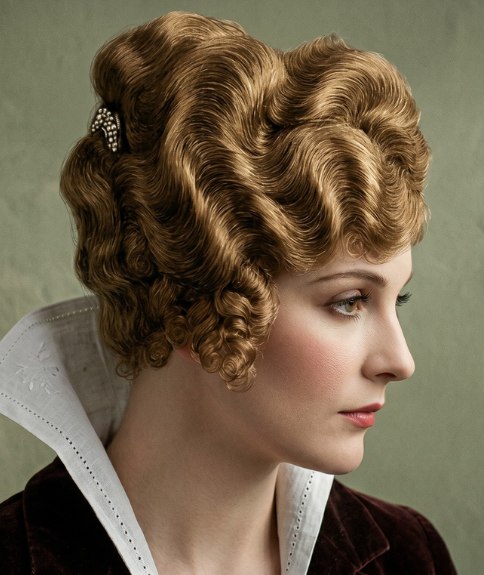 Voluminous 1915 hairstyle with finger waves
