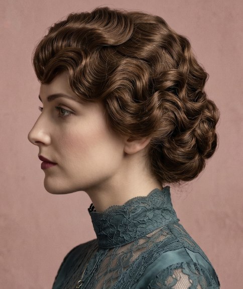Updo with neatness and simplicity