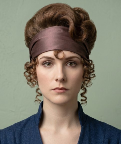Hairstyle with corkscrew curls and a headband