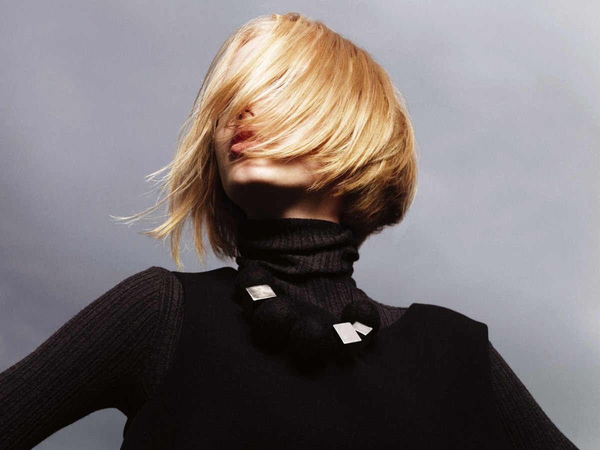 Blond hair clipped back with a scarf - wide 4