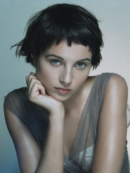Short hairstyle for a brunette - Sophie Byron