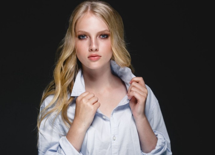 Woman wearing a buttoned blouse or shirt that makes her look slim