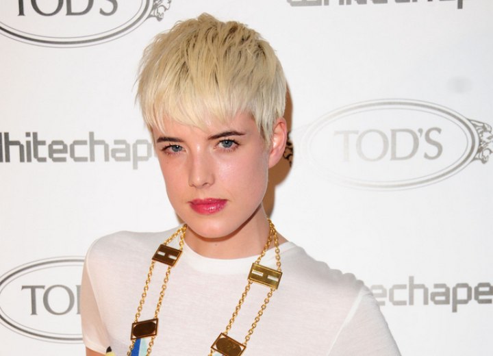 Agyness Deyn - conservative pixie haircut