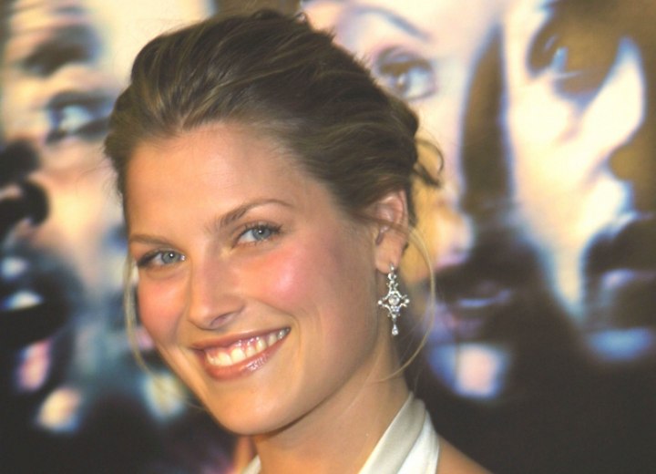 Ali Larter - Sporty hairstyle with a bun