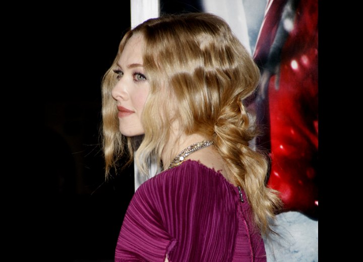 Amanda Seyfried with her hair in a fake angled bob