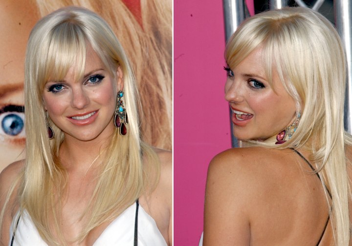Anna Faris - Long blonde hairstyle with bangs