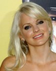 Anna Faris wearing her long blonde hair with angles along the sides