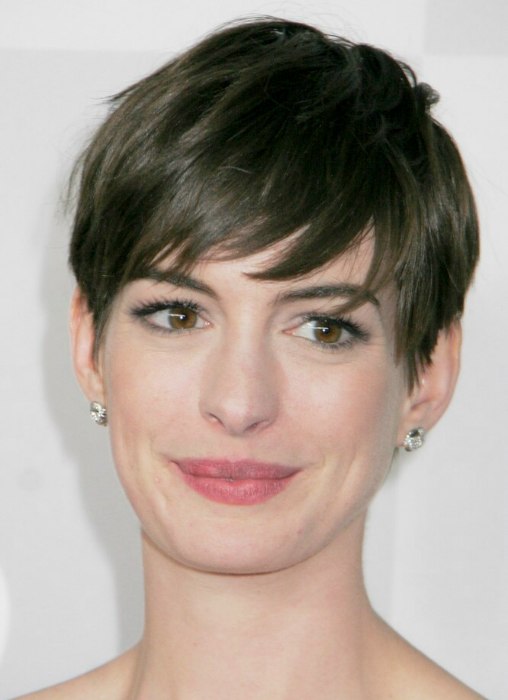 Anne Hathaway Short Hair Pictures