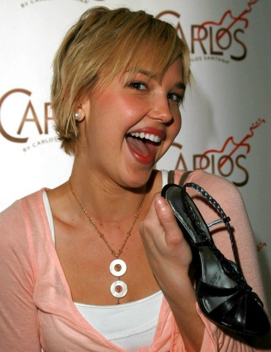 Arielle Kebbel with short hair  Short haircut with smooth 