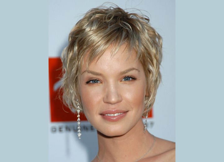 Ashley Scott - Short layered hairstyle