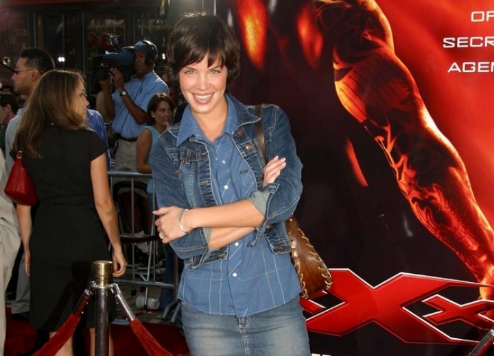 Ashley Scott - Sporty short haircut and outfit