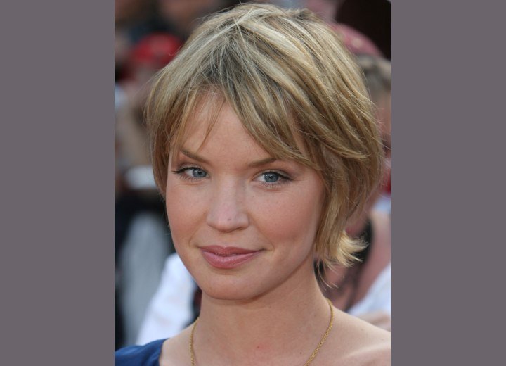 Ashley Scott wearing a carefree short bob