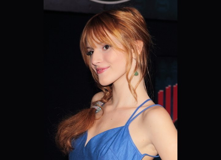 Bella Thorne - Ponytail styled in front of one shoulder