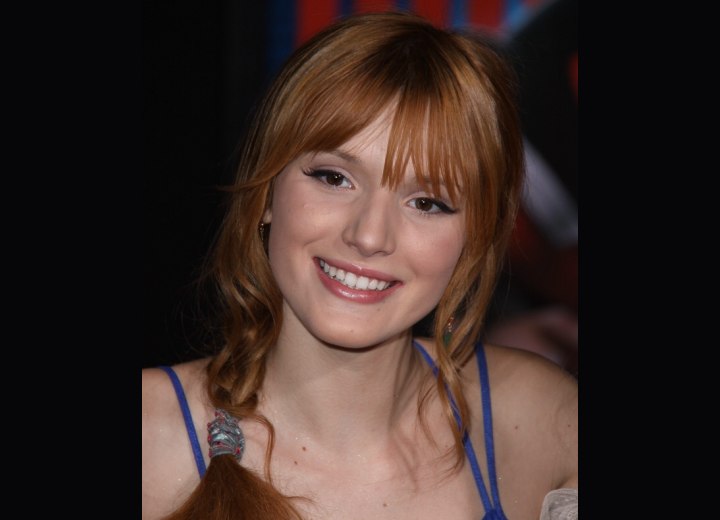 Bella Thorne wearing a side ponytail