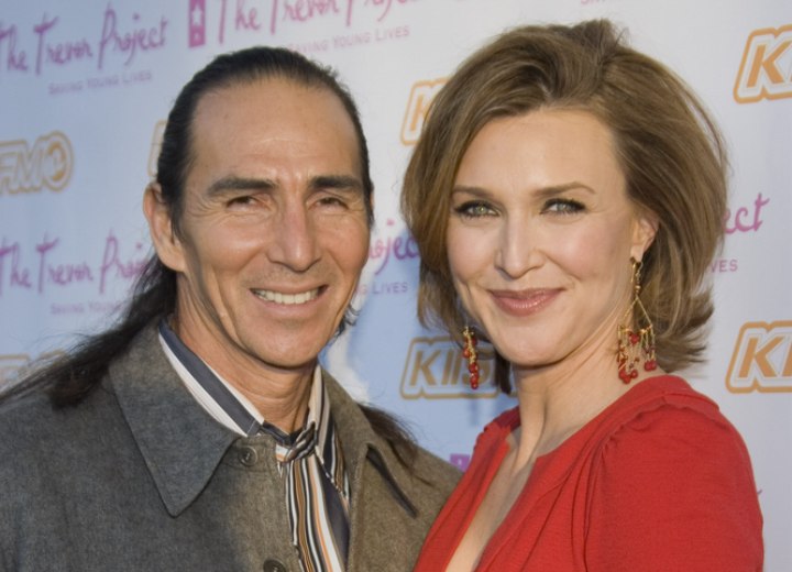 Brenda Strong with neck length hair