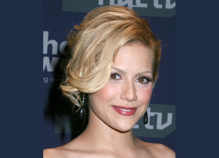 Brittany Murphy - Short over the ears hairstyle