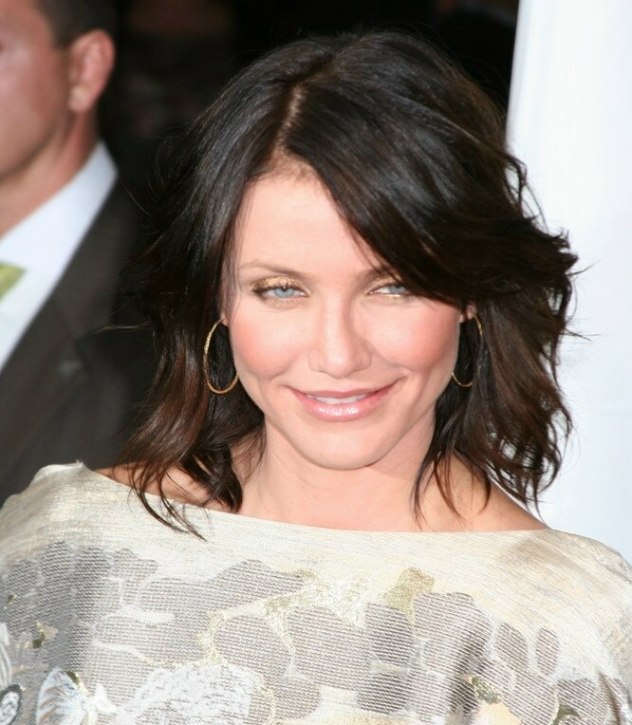 Cameron Diaz as a brunette Hair that falls over the face Cameron Diaz as a brunette Hair that falls over the face
