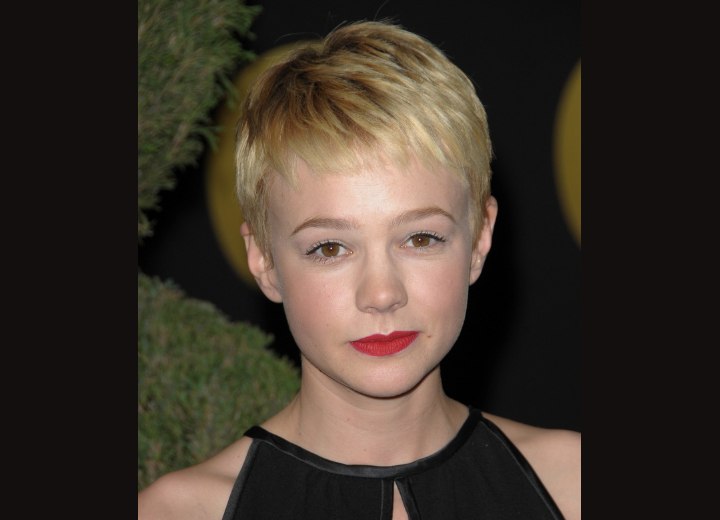 Carey Mulligan - Blonde pixie haircut