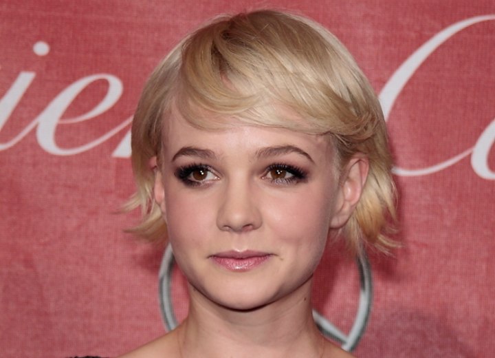 Carey Mulligan - Short hairstyle with long side bangs