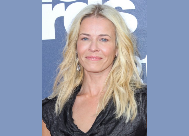 Chelsea Handler wearing her hair long and hanging around her shoulders