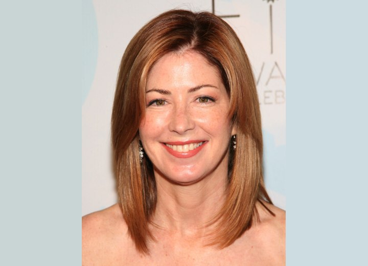 Dana Delany - Hairstyle with curving lines