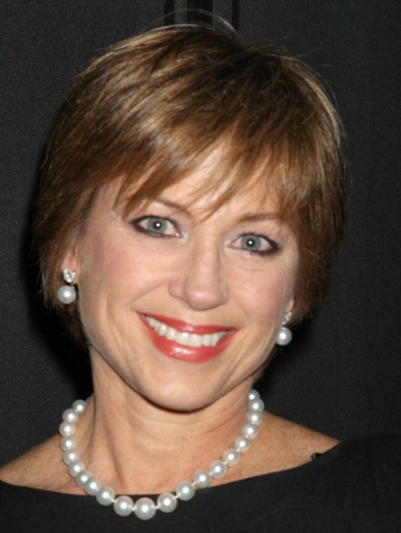 Dorothy Hamill Easy To Care For Hairstyle For A Very Busy Lady