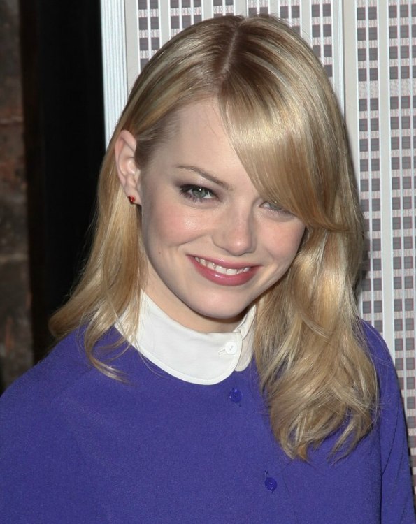 Emma Stone's casual long hairstyle for a fun night out 