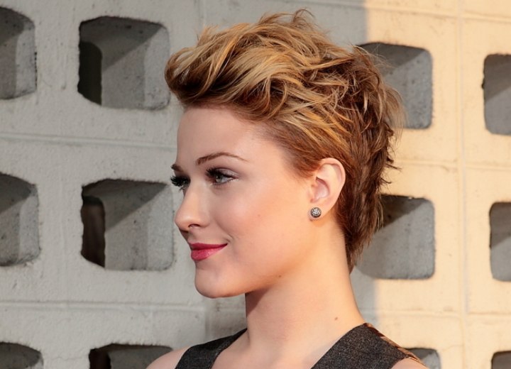 Evan Rachel Wood Fashionable Short And Messy Hairstyle With A