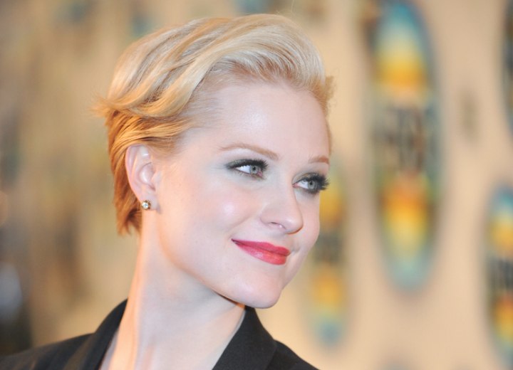 Evan Rachel Wood - Short hairstyle with waves and volume