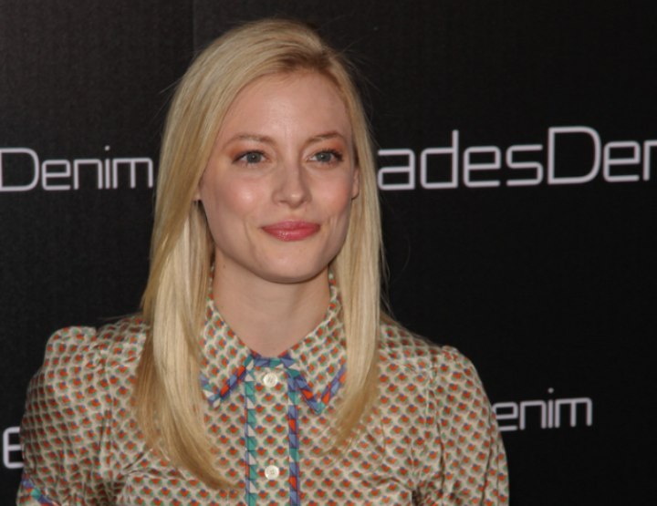 Gillian Jacobs - Straight long hairstyle for blonde hair