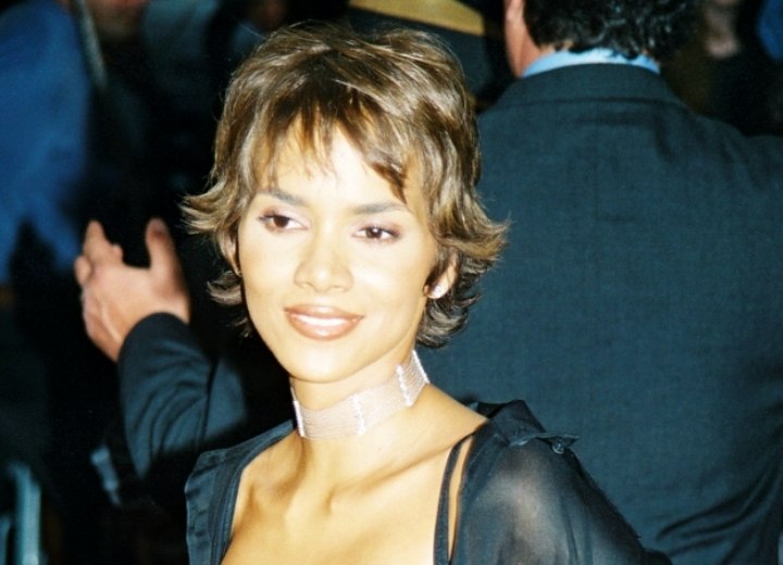 Short hairstyles - Halle Berry