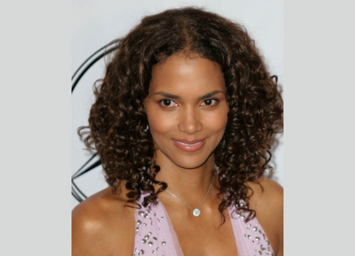 Halle Berry - Long hair with curl