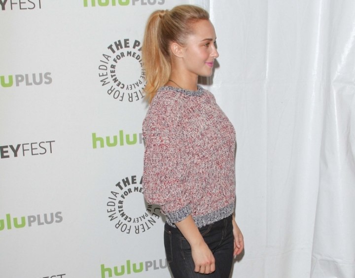 Hayden Panettiere's sporty look with jeans, sweater and ponytail