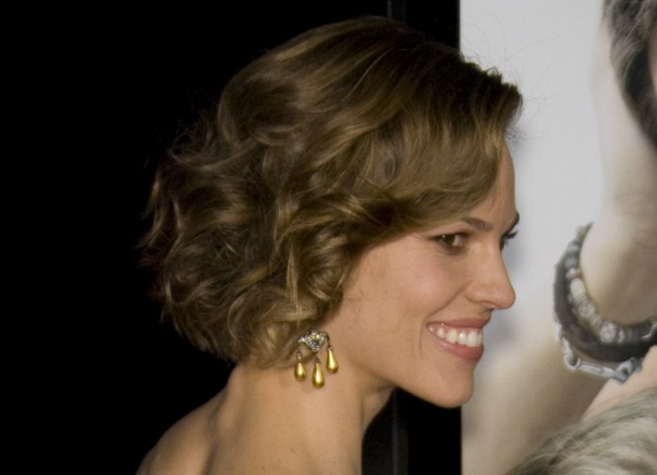 Hilary Swank's new short hairstyle - Side view