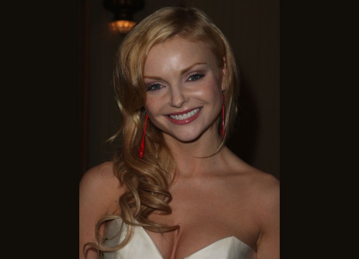 Izabella Miko wearing her hair long with spiral curls